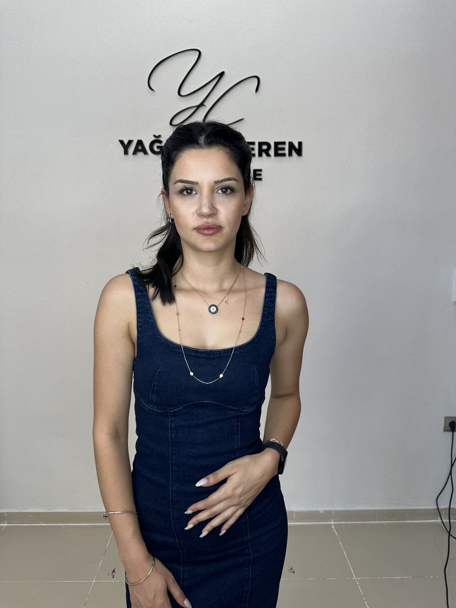 Arkası Yırtmaçlı Lacivert Denim Elbise