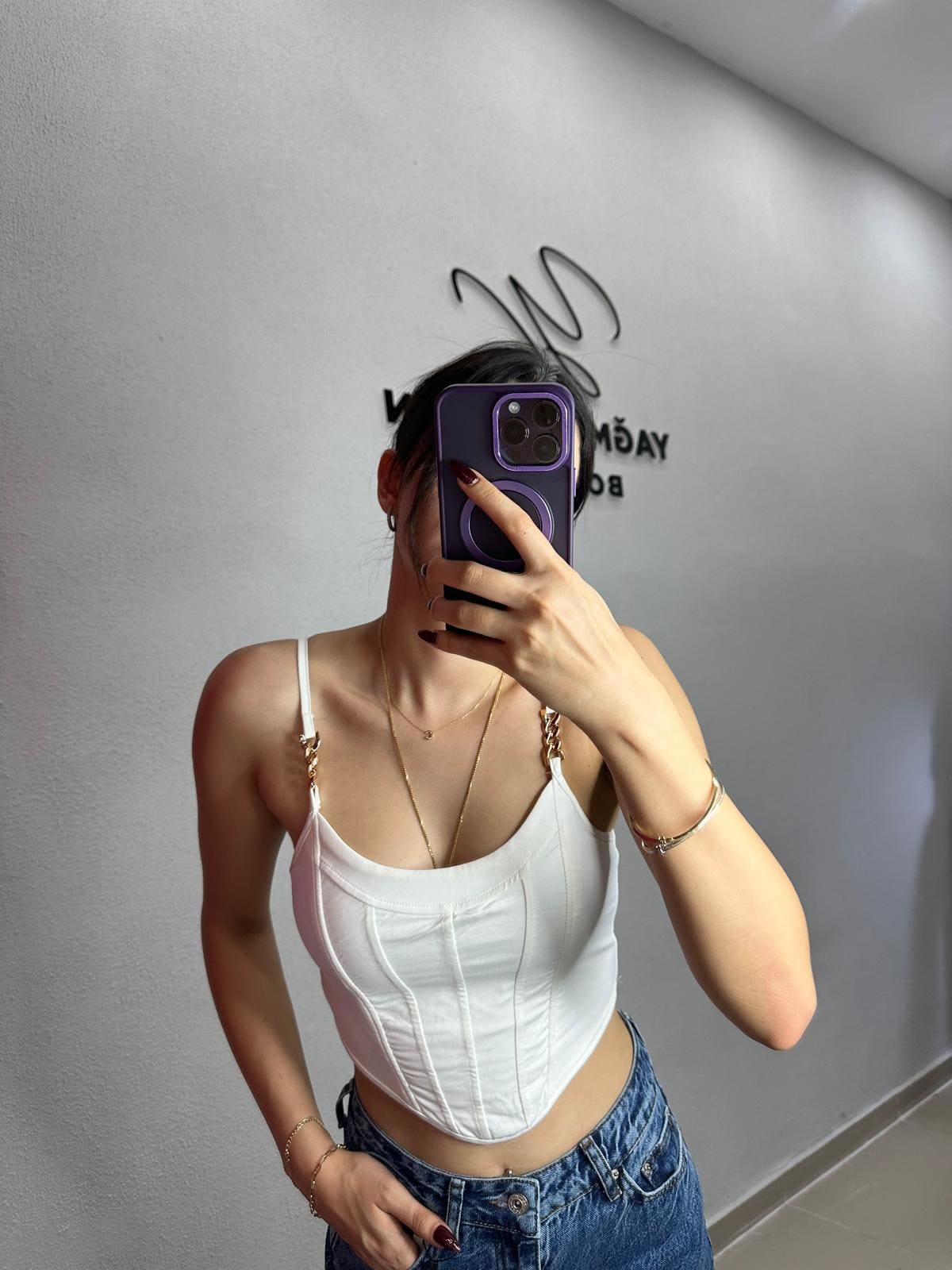Gold Zincir Detaylı Beyaz Askılı Crop