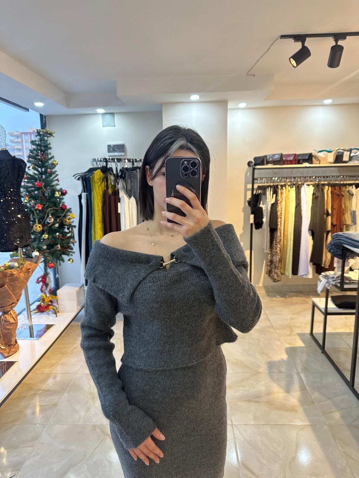 Gri Omzu Açık Triko Takım